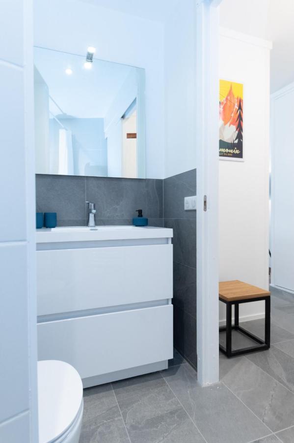 Appartement Charming With Balcony And View In *